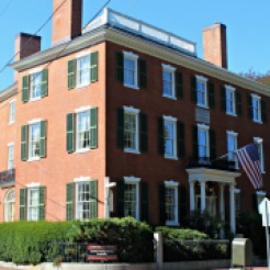 federal-style-building-on-salem-common